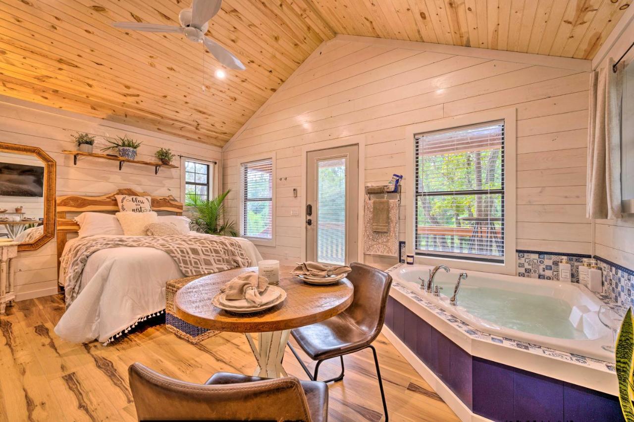 Romantic Broken Bow Cabin With Jacuzzi And Fire Pit! Luaran gambar