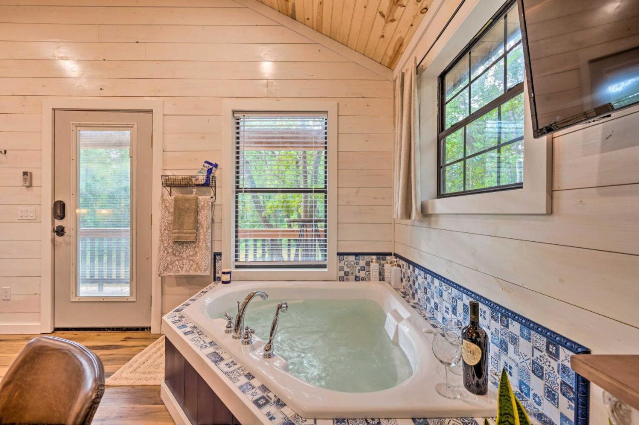 Romantic Broken Bow Cabin With Jacuzzi And Fire Pit! Luaran gambar
